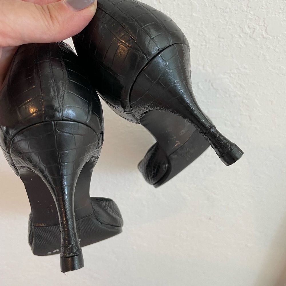 Manolo Blahnik D’orsay embossed  black leather women’s heels size 7 used good - Picture 7 of 9